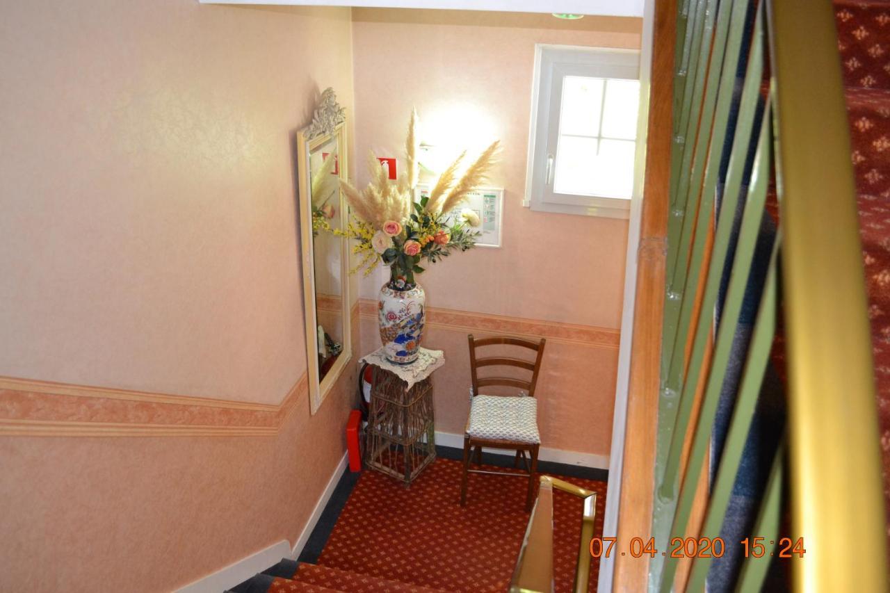 Brissac-Quince Hotel Le Castel מראה חיצוני תמונה